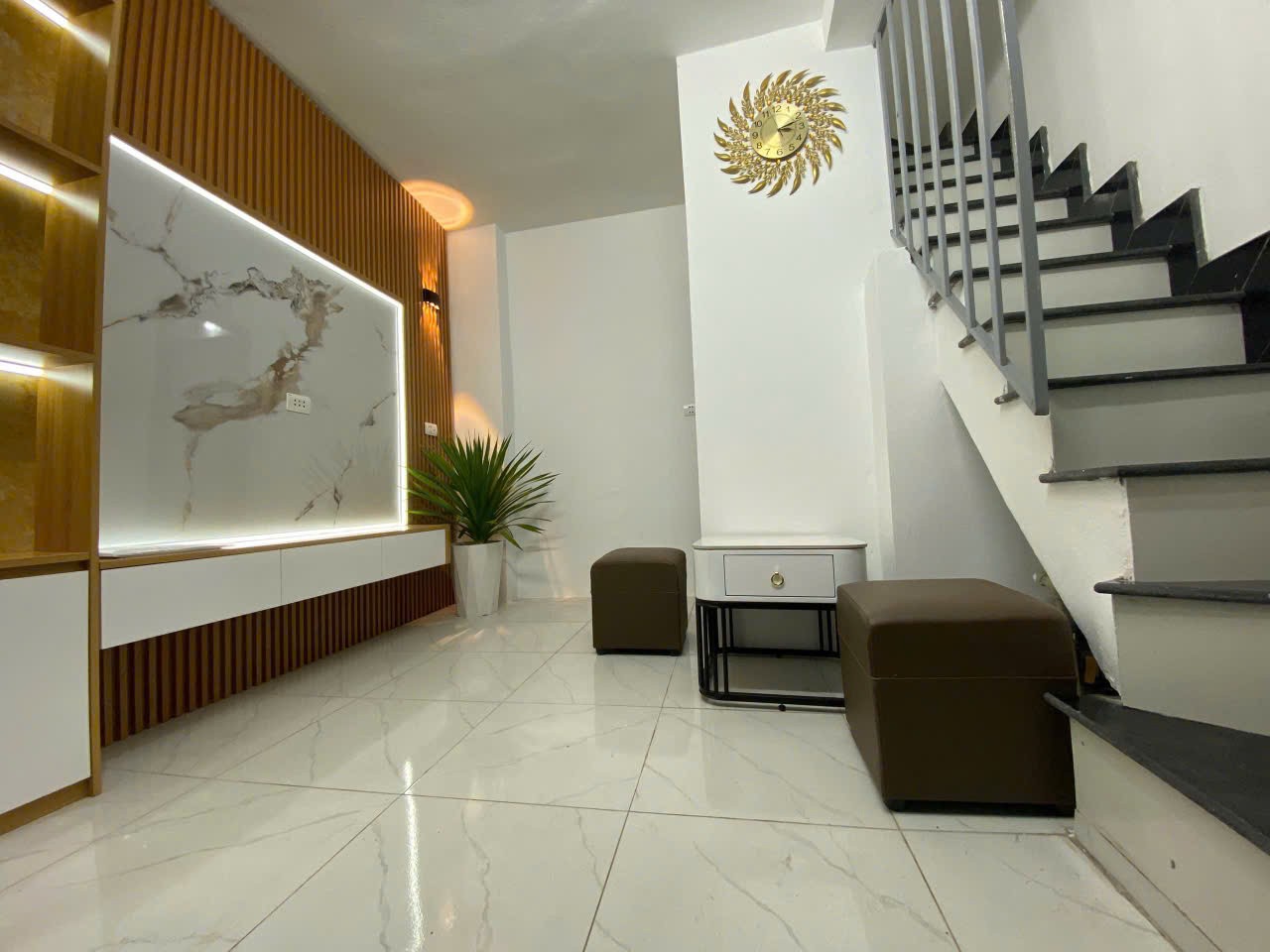 CHỈ DÀNH CHO NGƯỜI THÔNG THÁI: lô góc 2 thoáng Khâm Thiên, sổ riêng, chỉ 1.9 tỷ.