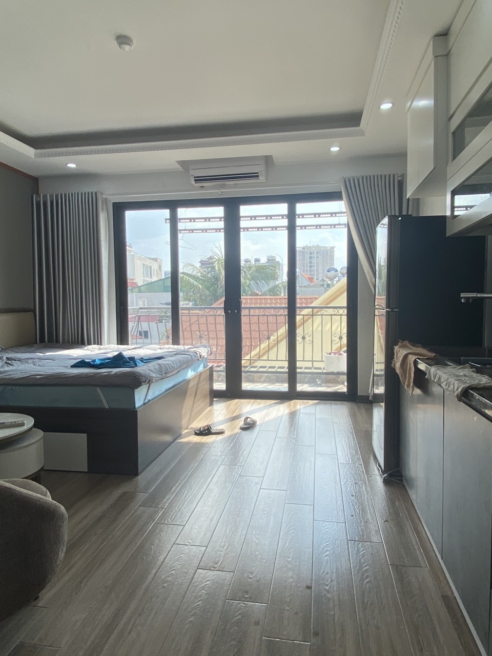 Cho thuê Căn hộ Apartment tại Ngõ 193 Phố Trích Sài, Tây Hồ. Ban công rộng thoáng. Chỉ 7tr