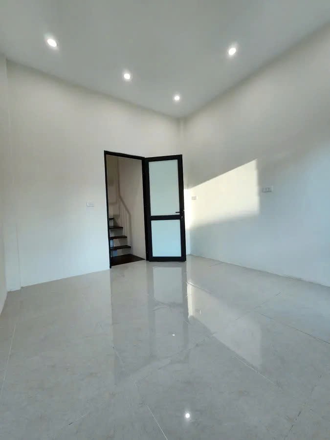 NHỈNH 1 TỶ THÔI SAOVẫn có nhà Lô Góc Đống Đa?