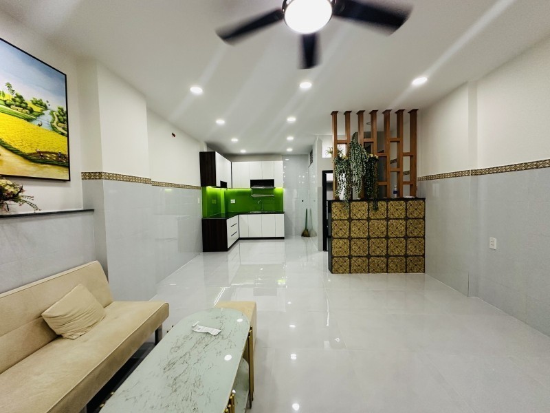 NHÀ ĐẸP GIÁ TỐT CẠNH NHÀ GA T3 SÂN BAY, GẦN 40M2 NGANG 4.5M, 2 TẦNG  2PN, NỞ HẬU HOÀN CÔNG ĐỦ, CHỈ 2