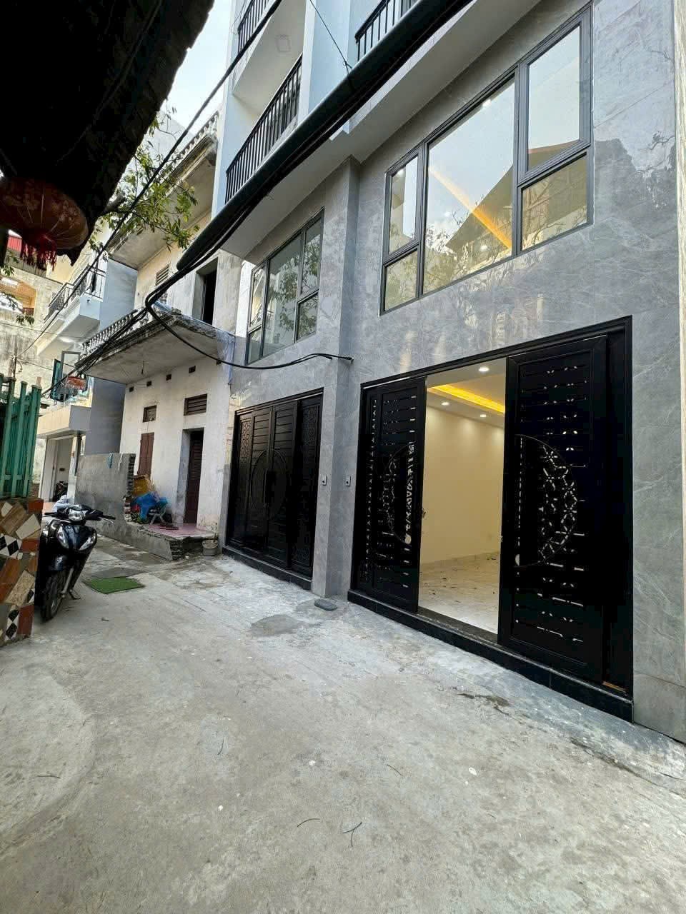 Cần bán Nhà mặt tiền Phường Thạch Bàn, Long Biên, Diện tích 36m², Giá 8.25 Tỷ 2