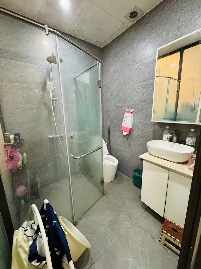 Hiếm nhà 3 tầng mặt phố Tô Hiệu, 60m2, mặt tiền rộng 3.5m, vị trí đẹp, kinh doanh sầm uất, giá 21.8 4