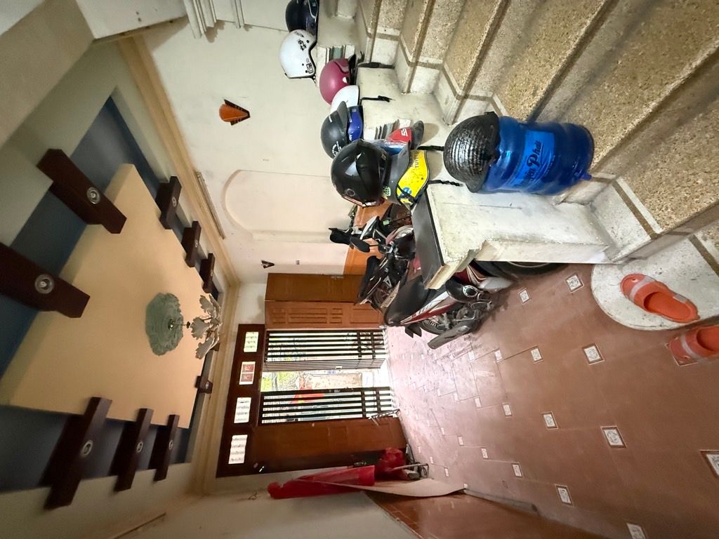 Bán nhà đẹp  Võ Chí Công 30,4m2- 5 tầng - 2 mặt thoáng- giá 8,9 tỷ 2