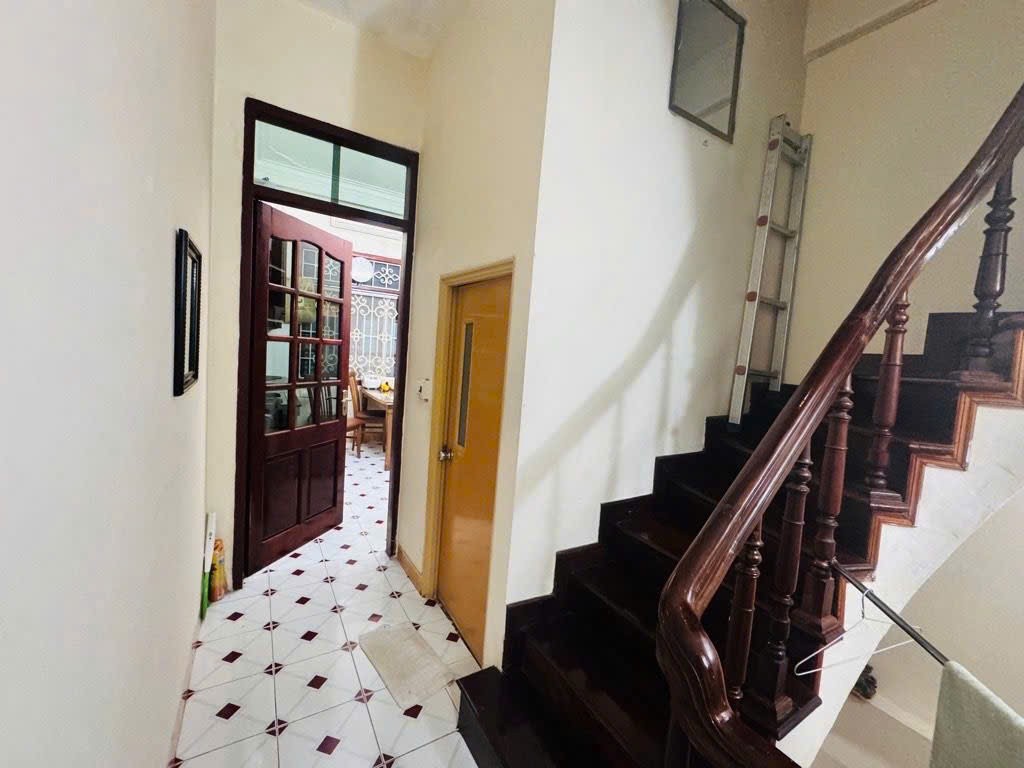 4.9 TỶ LẤY ĐÂU RA PHÂN LÔ CÁN BỘ? Nhà Khương Trung 30m2 4PN, ô tô gần, trung tâm Thanh Xuân.