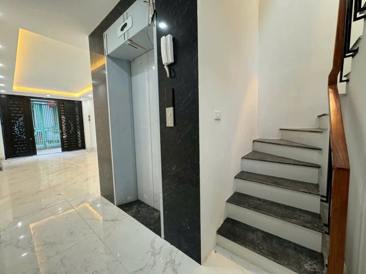 Cần bán Nhà mặt tiền Phường Thạch Bàn, Long Biên, Diện tích 36m², Giá 8.25 Tỷ 5