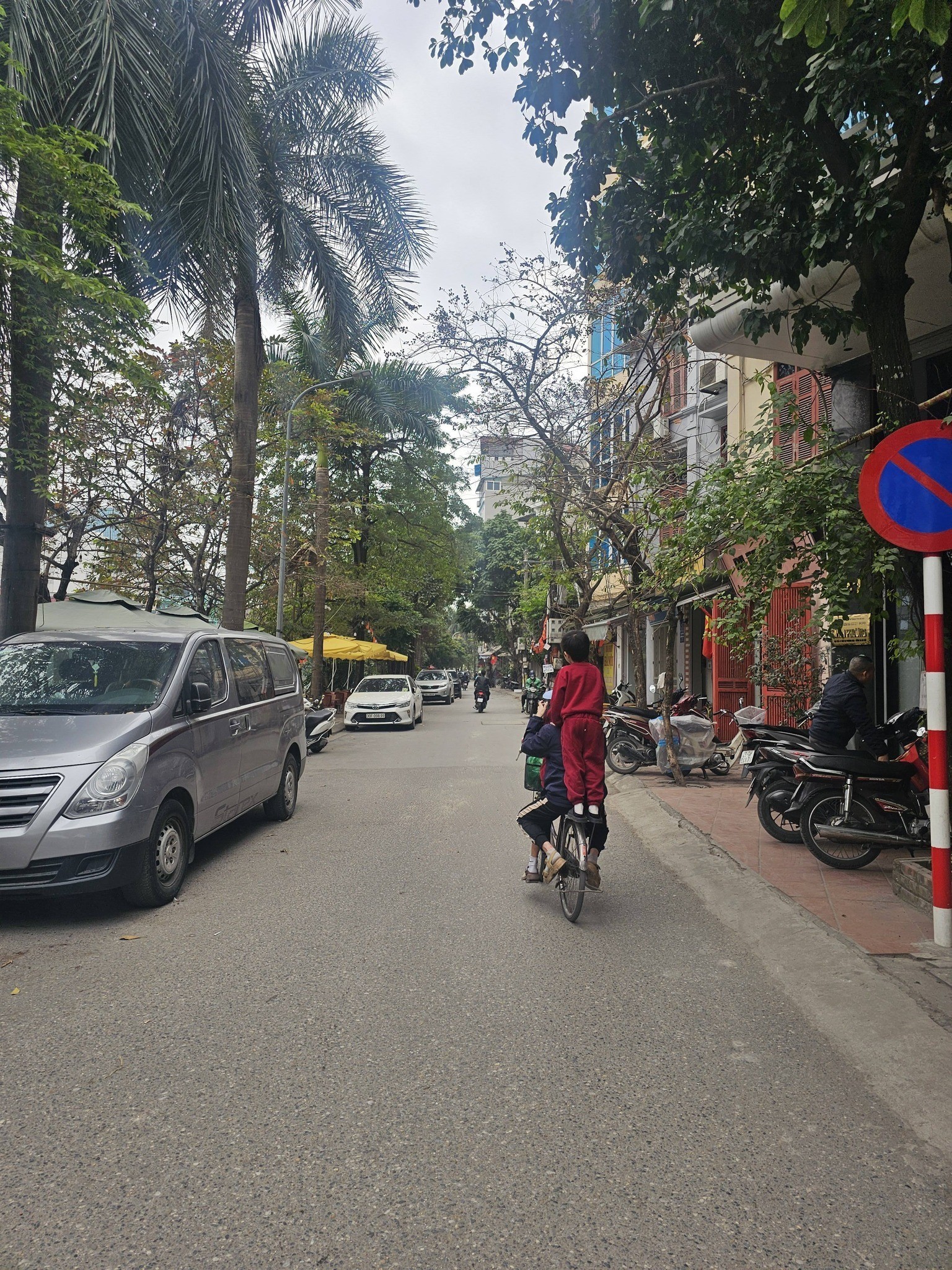 Mặt hồ Phương Mai 8 Tầng Mặt Tiền 6M 34,5 Tỷ Dòng Tiền Tốt Vỉa hè Ô TÔ Đỗ