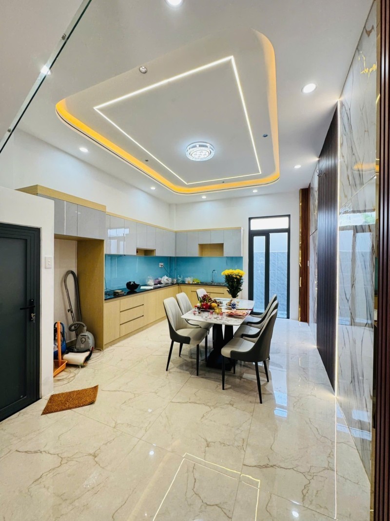 Bán nhà đường Lã Xuân Oai,  Long Trường, Q9, Thủ Đức, TP HCM. DT 56m2, 4 tầng. Giá 6,7 tỷ. 3