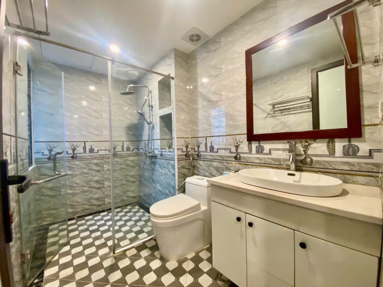 Cần bán Nhà mặt tiền Phường Thạch Bàn, Long Biên, Diện tích 42m², Giá 10.8 Tỷ 7