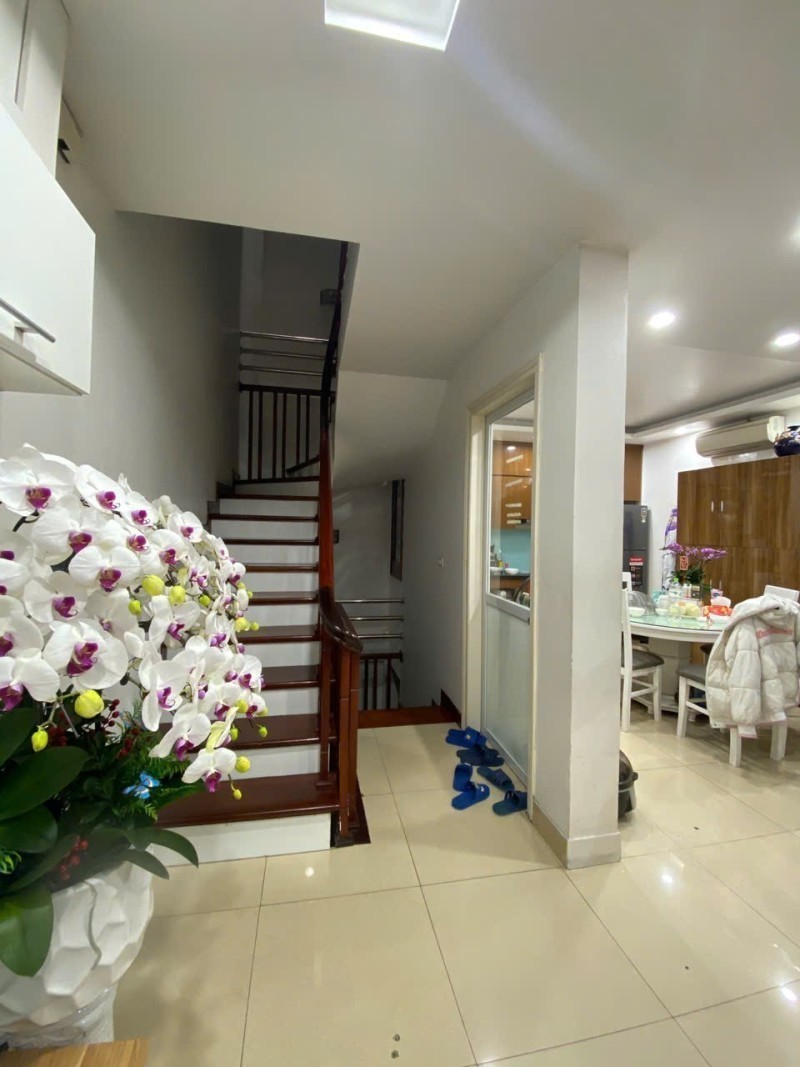 BÁN NHÀ NGUYỄN VĂN CỪ – Ô TÔ TRÁNH – GARA – TRUNG TÂM LONG BIÊN 4