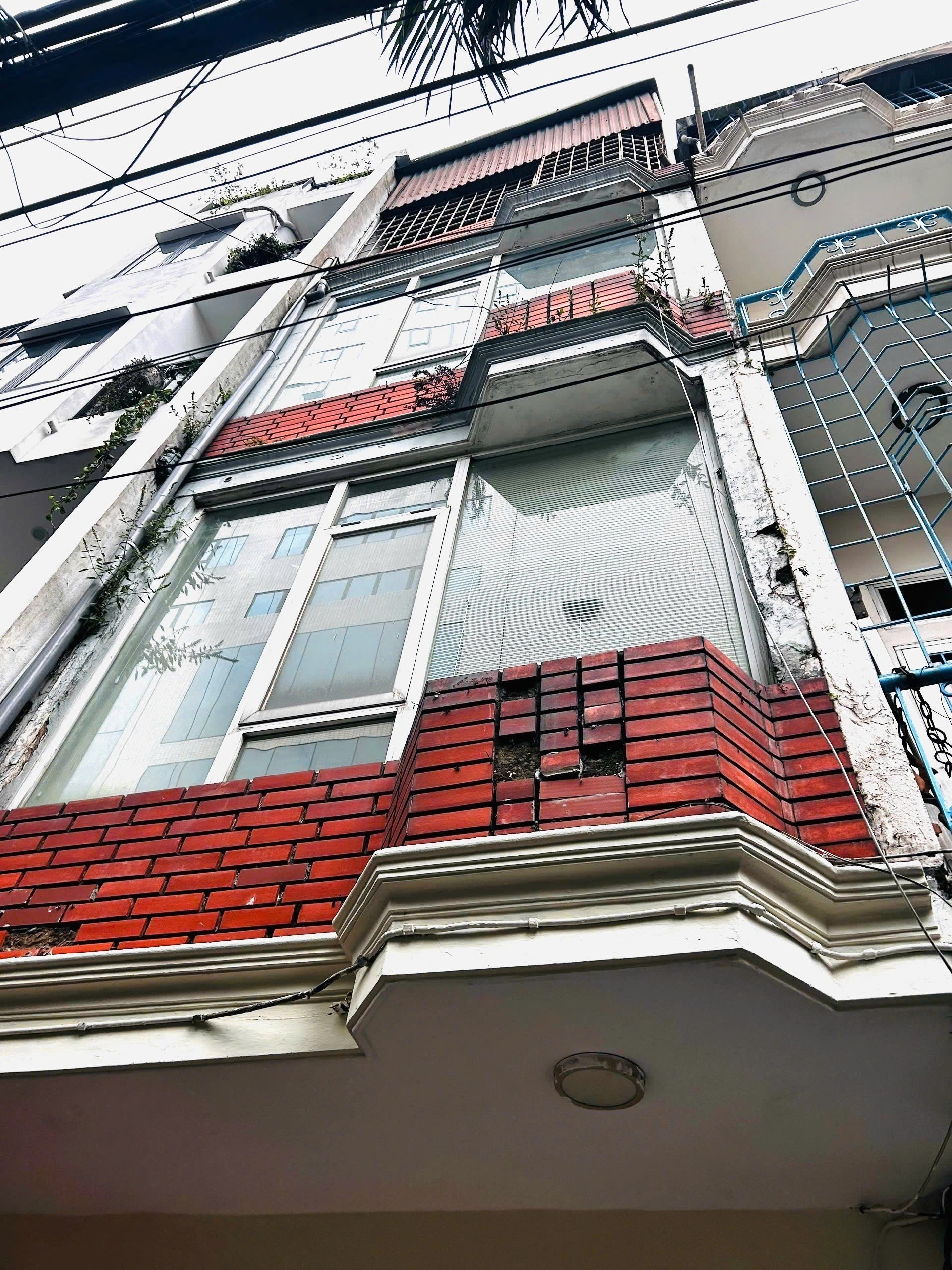 Cho thuê nhà riêng Nguyễn Chí Thanh, quận Đống Đa 30m x 4T, 5PN3VS giá 12 triệu