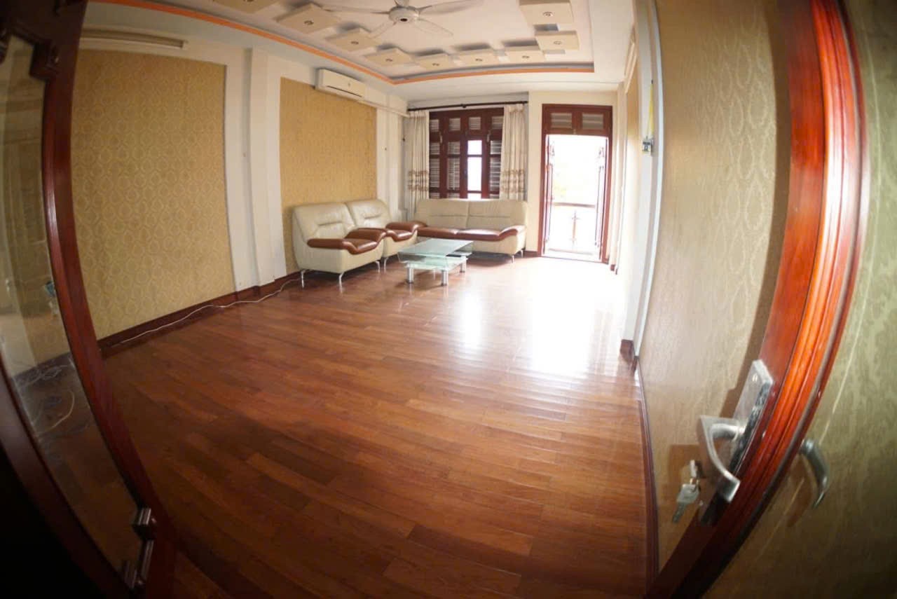 Cho thuê nhà mặt đường Hồ Tùng Mậu, Phú Diễn, Từ Liêm 70m x 5T giá 26 triệu