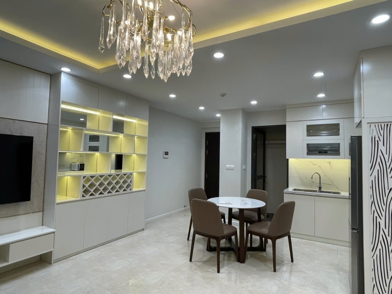 Bán căn 3PN-95m2 Vinhomes D'capitale full đồ GIÁ CHỈ 11.x tỷ 2