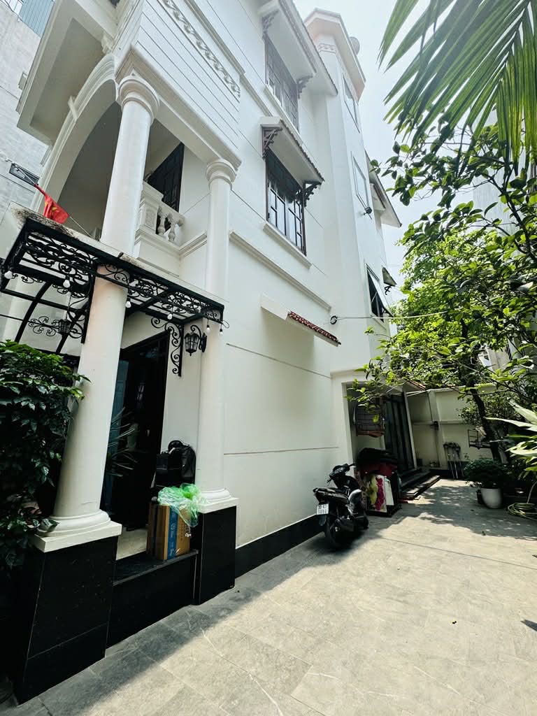 biệt thự sân vườn Ngọc Thuỵ, 200m x 4 tầng, mặt tiền 12.5m, 3 thoáng, ngõ thông, ôtô để trong sân 2