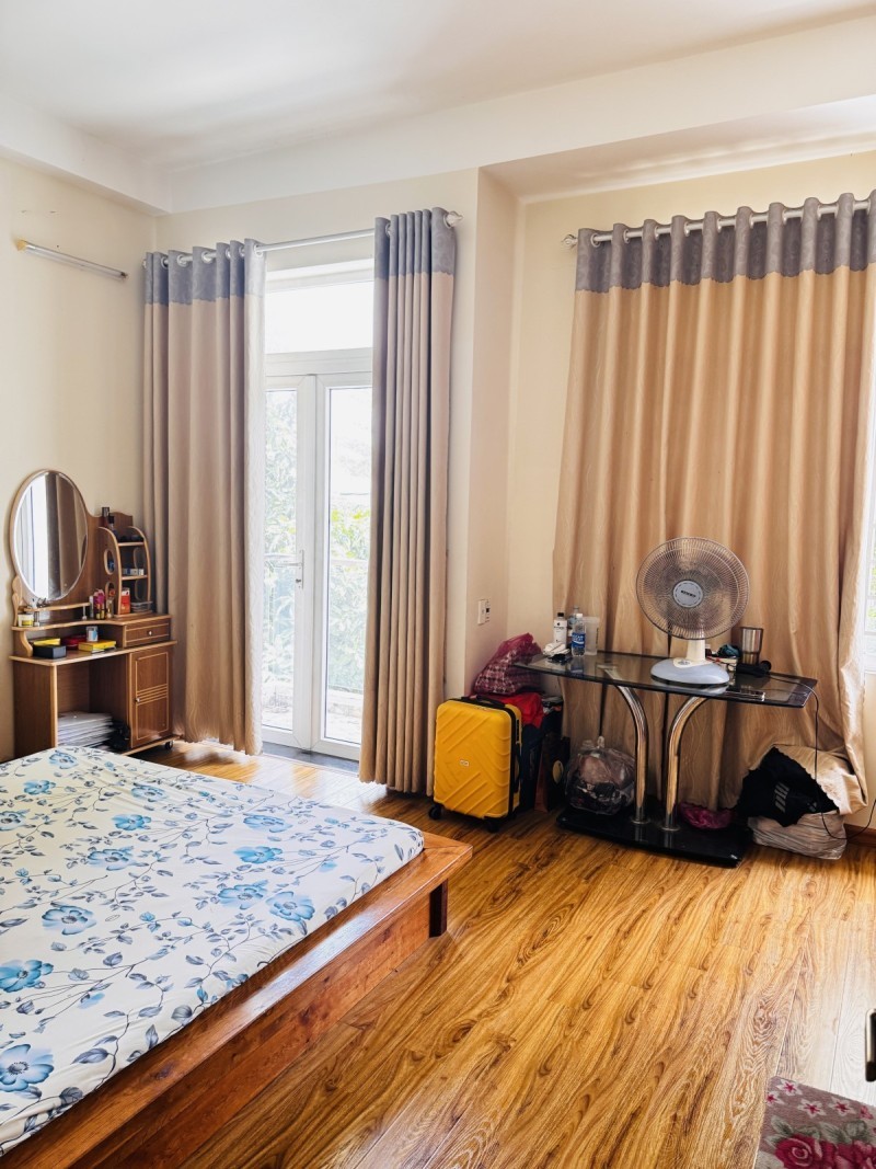 Bán nhà đường 102, Phường Tăng Nhơn Phú A, Q9, Thủ Đức, TP HCM. DT 84m2, 3 tầng, 4PN, sổ hồng, giá 4
