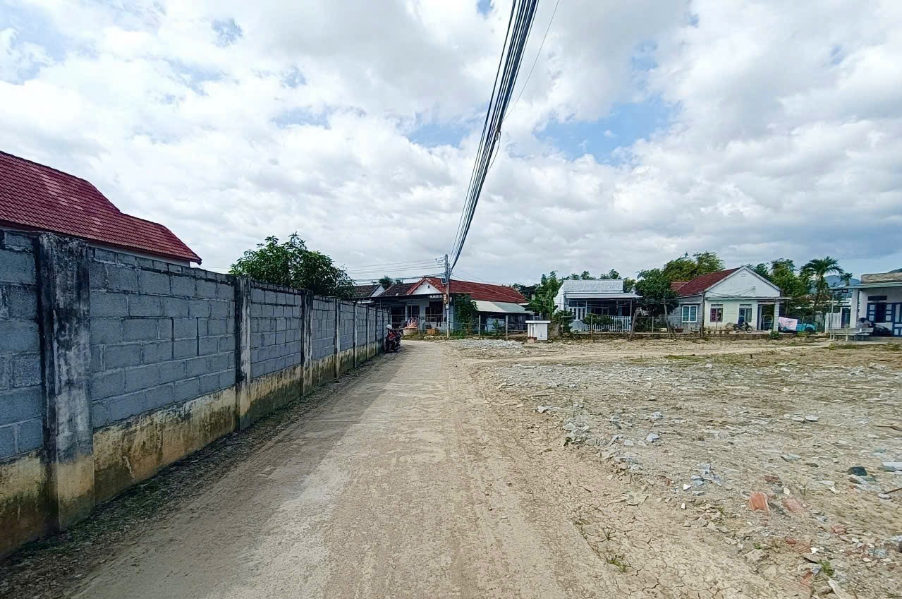 Bán đất Diên Diền thôn Đông 1 đường thông vị trí nằm giữa chợ thôn Trung và chợ thôn Đông