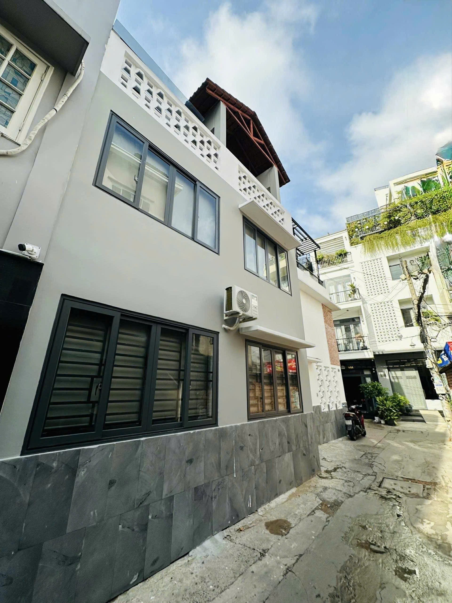 TÒA CHDV CAO CẤP GÓC 2 MẶT TIỀN - 79m2 9 PHÒNG FULL NT - DOANH THU 60TR/THÁNG 12