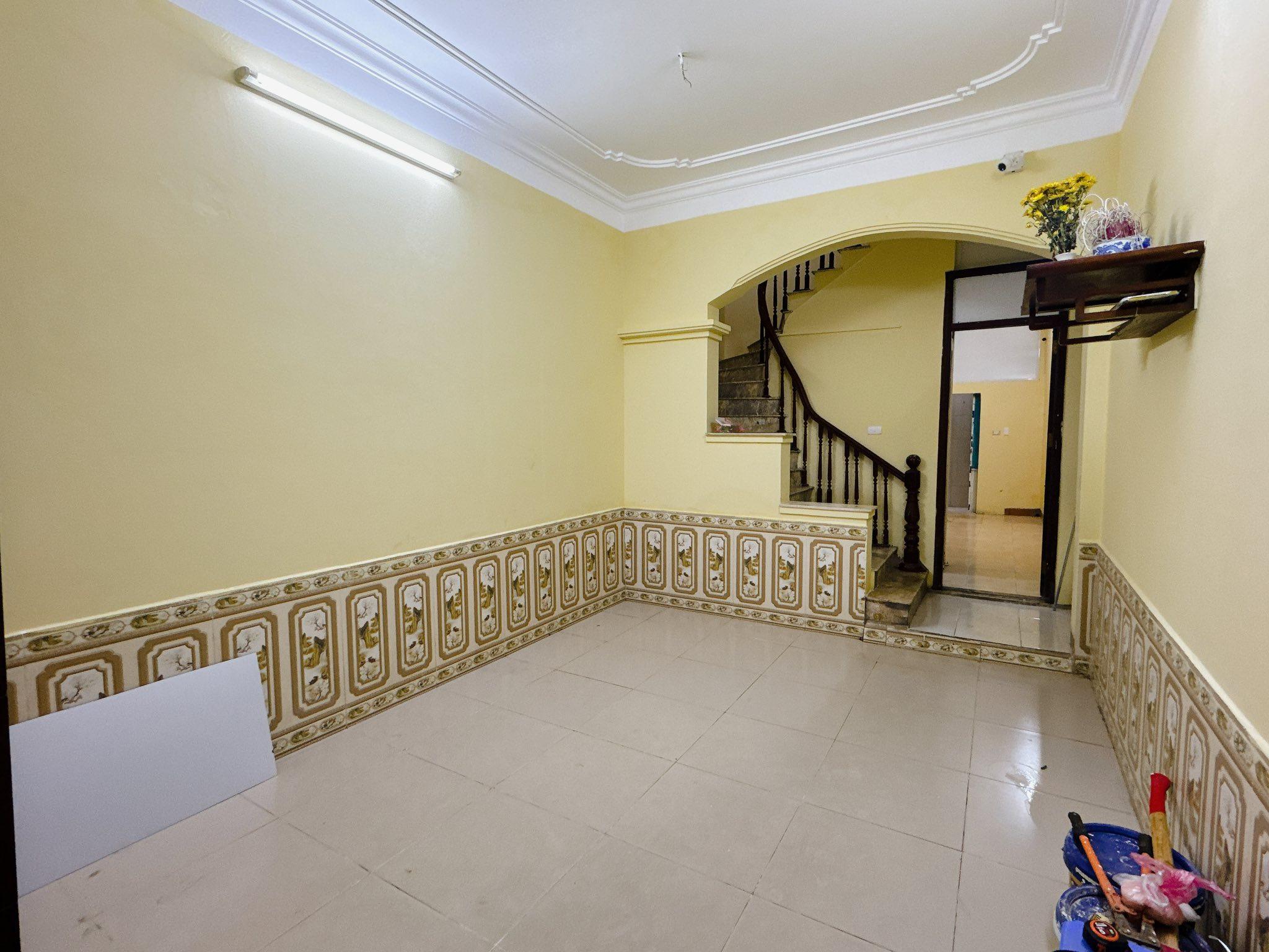 Cho thuê nhà ngõ 402 Mỹ Đình, Từ Liêm 60m x 3T(5 ngủ) giá 14tr Ô TÔ ĐỖ CỬA