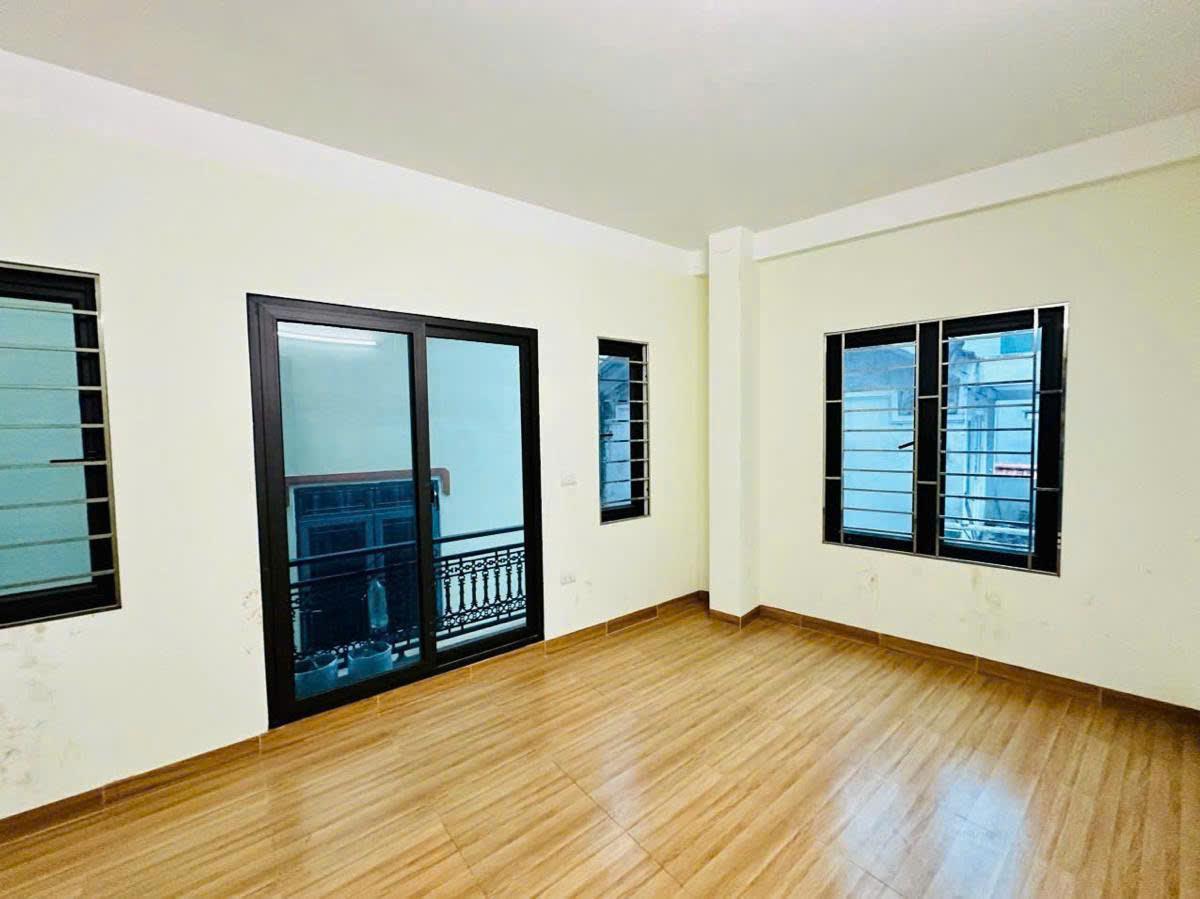 Cần cho thuê nhà riêng khu Mễ Trì Hạ, Nam Từ Liêm 40m x 5T( 7 ngủ ) giá 15 triệu 2