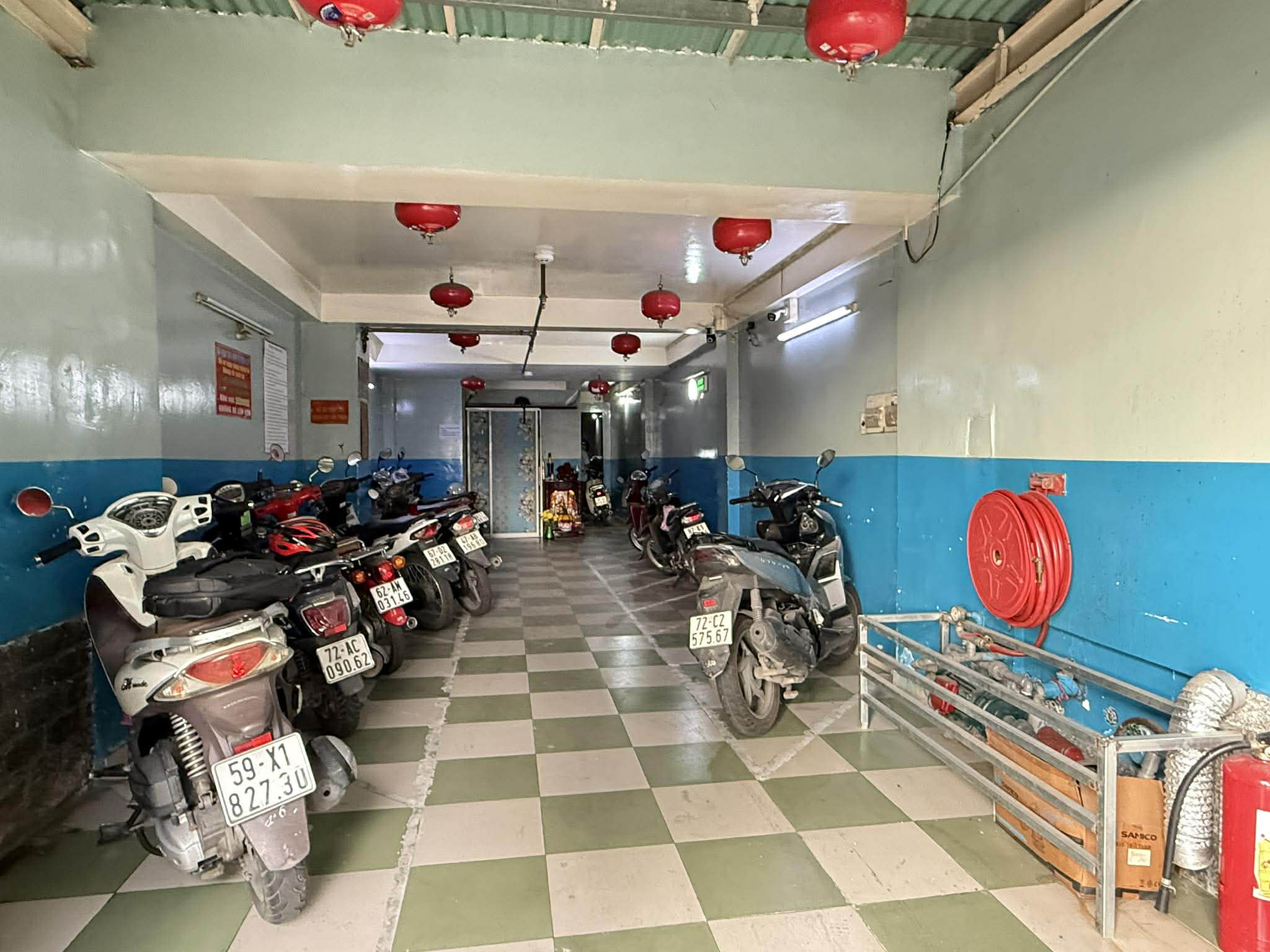 CHDV 7 TẦNG 25 PHÒNG + MẶT BẰNG - D/THU 70TR/THÁNG - SÁT BX MIỀN ĐÔNG