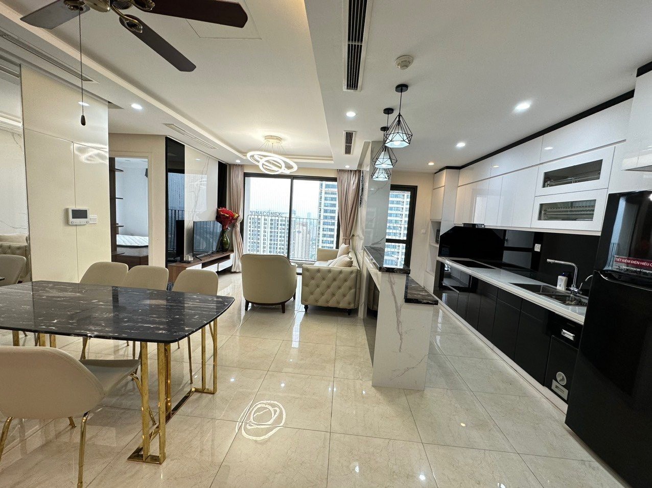 Bán căn 3PN - FULL ĐỒ MỚI Vinhomes D'Capitale, giá 11.5 tỷ 3