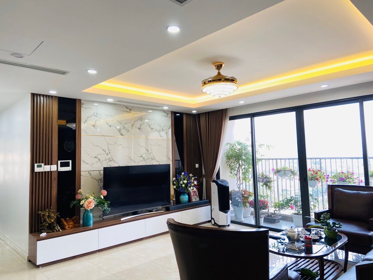 Bán căn 3PN - VIEW PHỐ Vinhomes D'Capitale, full đồ giá 13.x tỷ