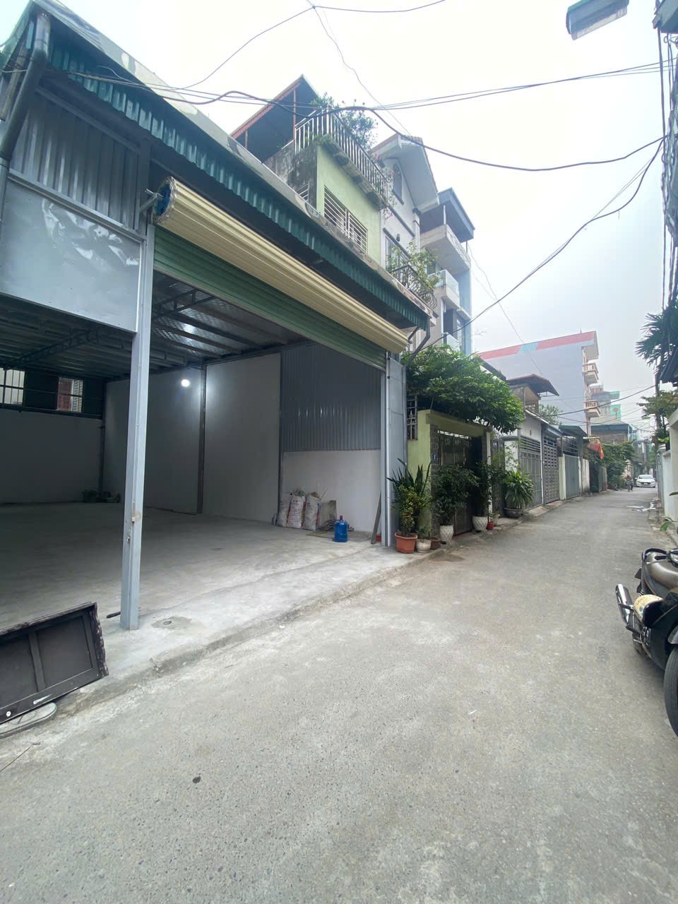 CHÍNH CHỦ CHO THUÊ KHO – LONG BIÊN - DIỆN TÍCH 120M² – TRẦN CAO 6M – Ô TÔ RA VÀO THOẢI MÁI