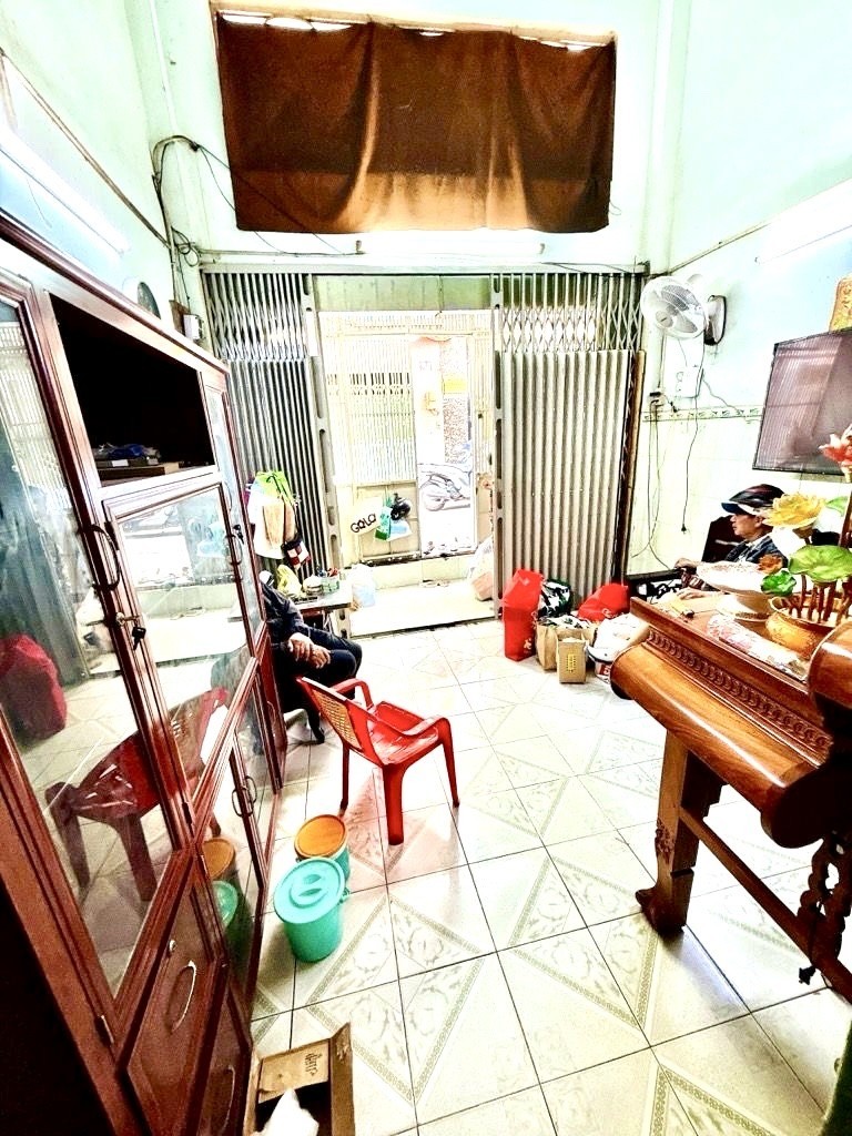 BÁN NHANH NHÀ- 28M2- CHỈ 4 ĐỒNG NHỈNH-  10M RA MT ĐOÀN VĂN BƠ- XE HƠI ĐẾN ĐÓN- KINH DOANH MUA BÁN 4