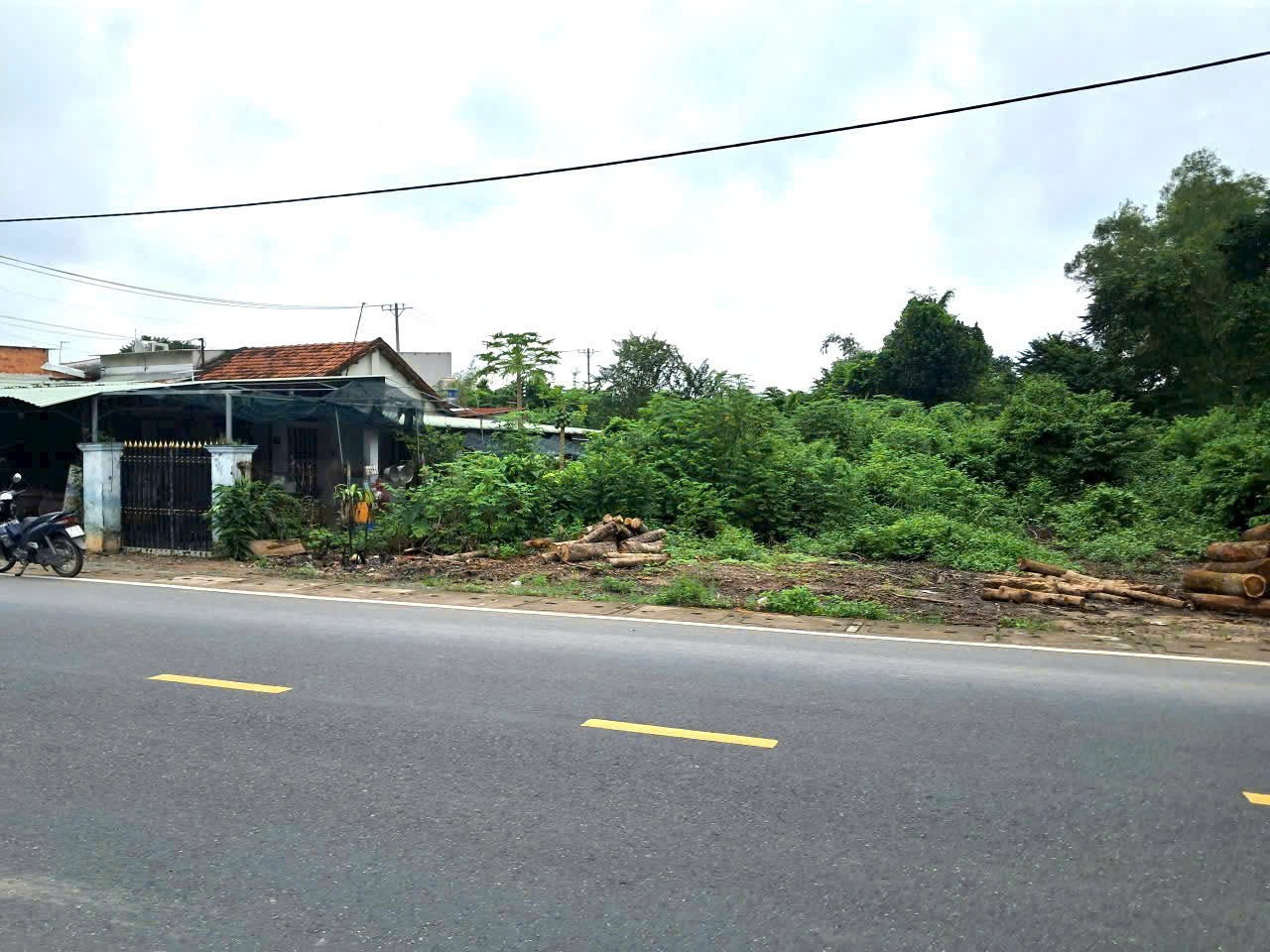 Bán đất mt đường Nguyễn Thị Nê , Phú Hòa Đông tdt 851m2 ( 300m2 thổ cư ) giá giảm còn 6,5 tỷ