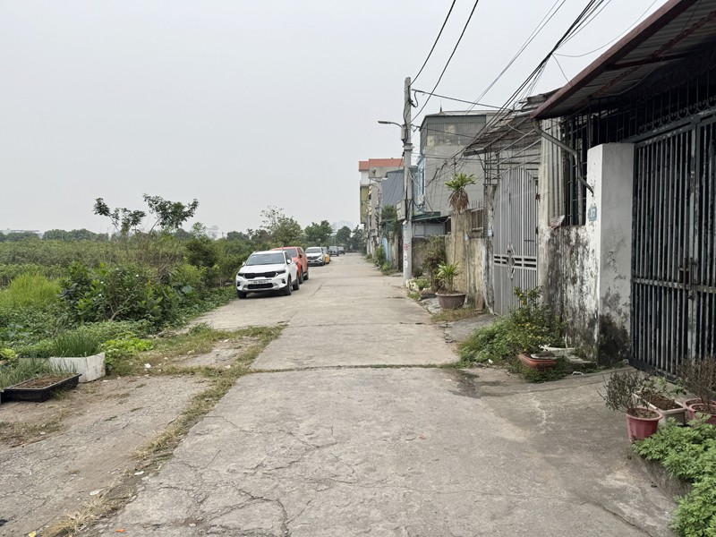 Chính chủ bán đất tặng nhà C4 khu Viện Rau B - Gia Lâm: 60M2 khổ vuông đẹp, sau nhà có khe thoáng 2