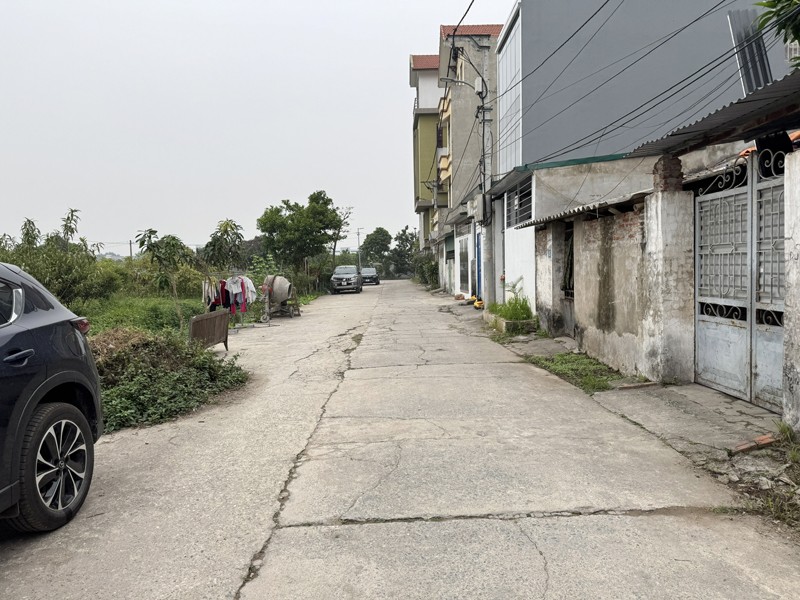 Chính chủ bán đất tặng nhà C4 khu Viện Rau B - Gia Lâm: 60M2 khổ vuông đẹp, sau nhà có khe thoáng 8