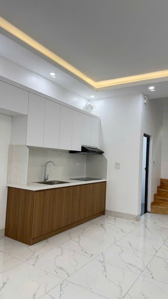 Chính chủ bán nhà 2 tầng mặt ngõ Giải Phóng , ô tô đỗ cửa 3