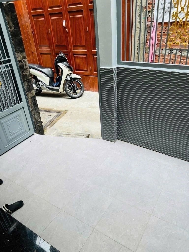 BÁN NHÀ Đ.ĐOÀN VĂN BƠ NGANG 4M- NỞ HẬU 5.5M- ĐẤT FULL THỔ CƯ- LƯU THÔNG TÔN ĐẢN- VĨNH KHÁNH- 5