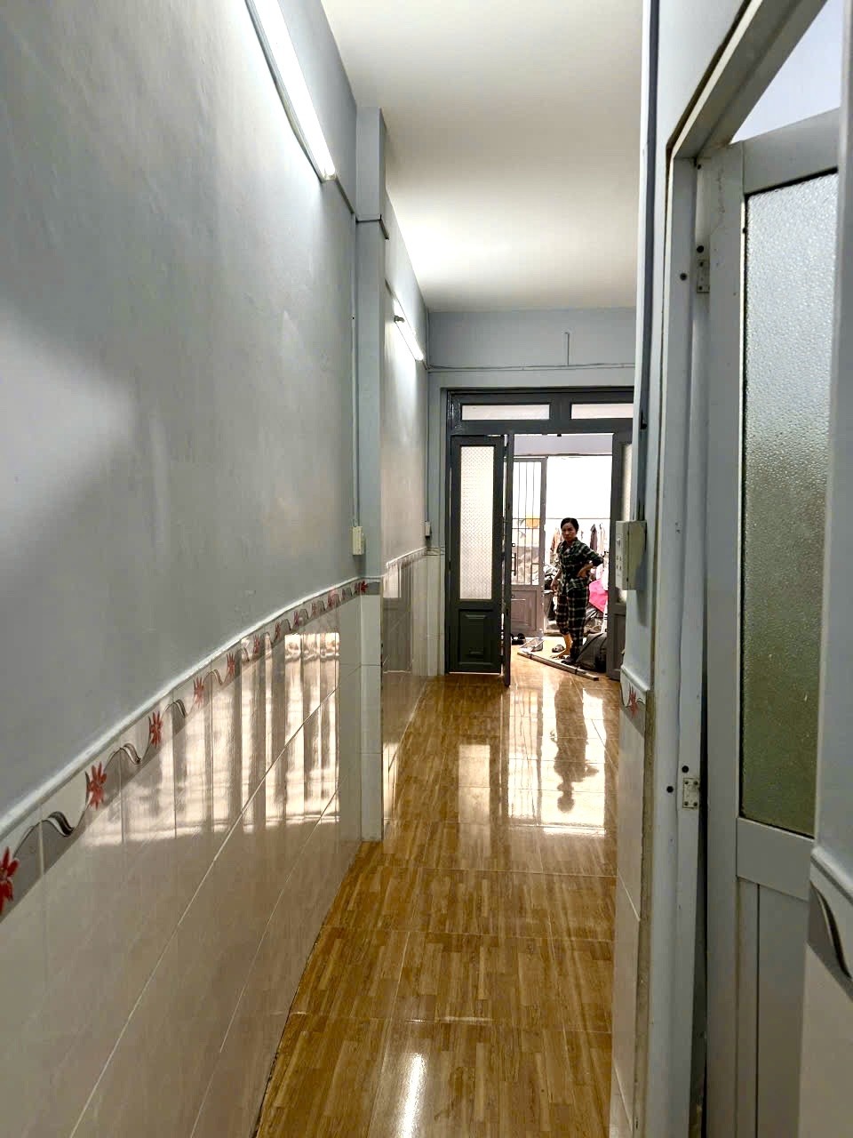 BÁN NHÀ Đ.XÓM CHIẾU CHỈ 2.9M- NHÀ CĂN GÓC 2MT THOÁNG- LƯU THÔNG TÔN ĐẢN- VĨNH KHÁNH- GẦN TRƯỜNG 4