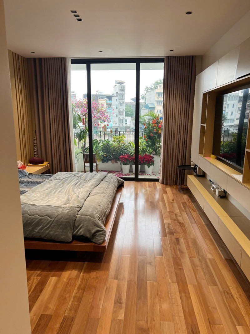 Hàng Hiếm! Chỉ 1 Căn Duy Nhất Mặt Hồ Ngọc Lâm: 48,2m2 xây 52,5m2, 8 tầng thang máy, full nội thất 4