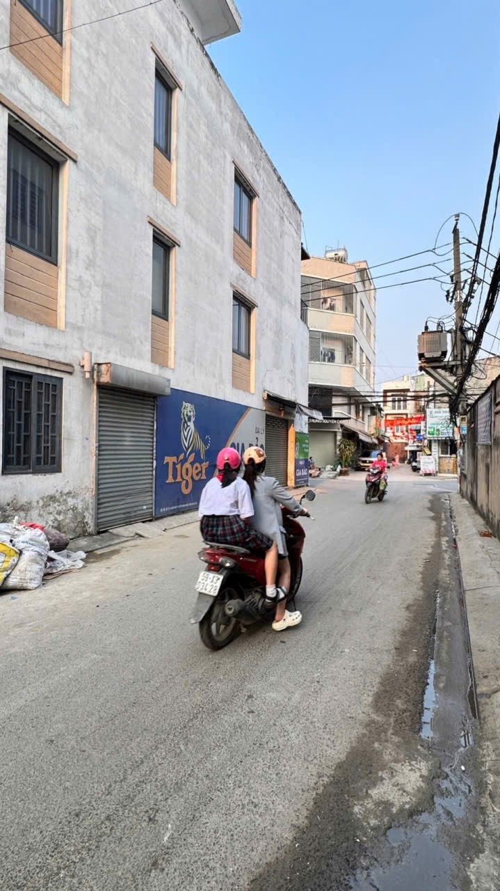 Bán 2 nhà 3 lầu mới xây full nội thất gần bàn giao Bình Hưng Hòa , Bình Tân giá 7,9 tỷ 1/ căn 3