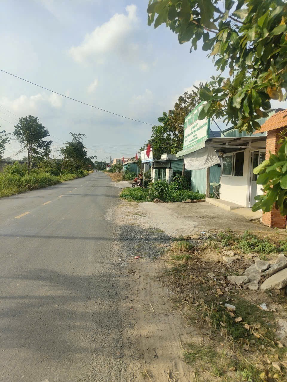 Bán đất lúa mặt tiền đường Bàu Sen , xã Đức Lập Hạ dt 1000m2 giá 4 tỷ 3