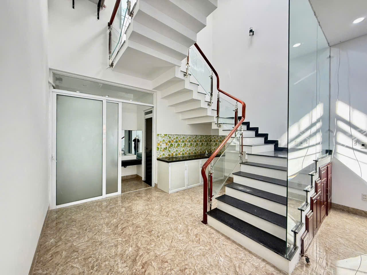 MẶT PHỐ KINH DOANHLÊ ĐẠI HÀNH Gần ÔNG ÍCH ĐƯỜNG 100m2 - Giá Bán Nhỉnh 9 Tỷ - Sầm Uất, Vừa Ở 3
