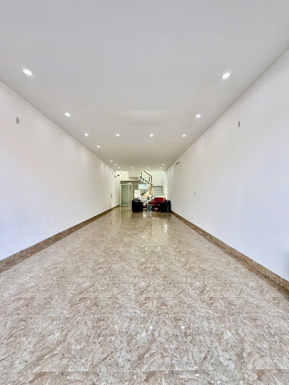 MẶT PHỐ KINH DOANHLÊ ĐẠI HÀNH Gần ÔNG ÍCH ĐƯỜNG 100m2 - Giá Bán Nhỉnh 9 Tỷ - Sầm Uất, Vừa Ở 4