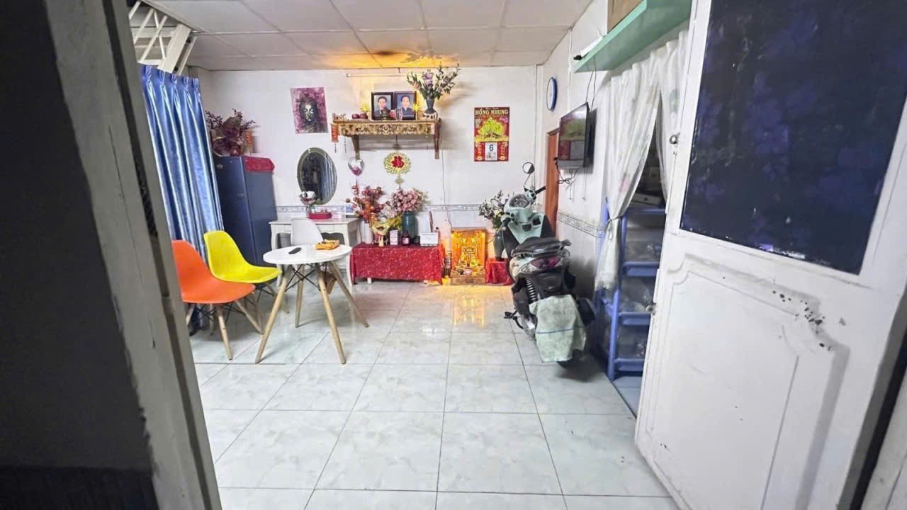 Bán nhà 1 trệt 1 lầu, SHR hoàn công đủ, ban công rộng, giá 1.9 tỷ 9