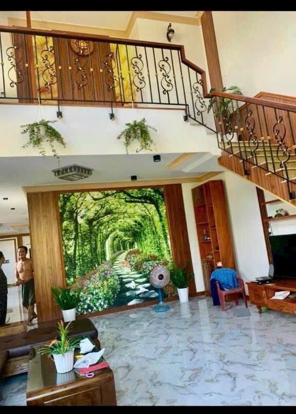 Bán biệt thự đẹp // tỉnh lộ 8 , xã Hòa Phú dt 208m2 full thổ , 1 lầu 3pn , 4wc giá giảm còn 5 tỷ 2