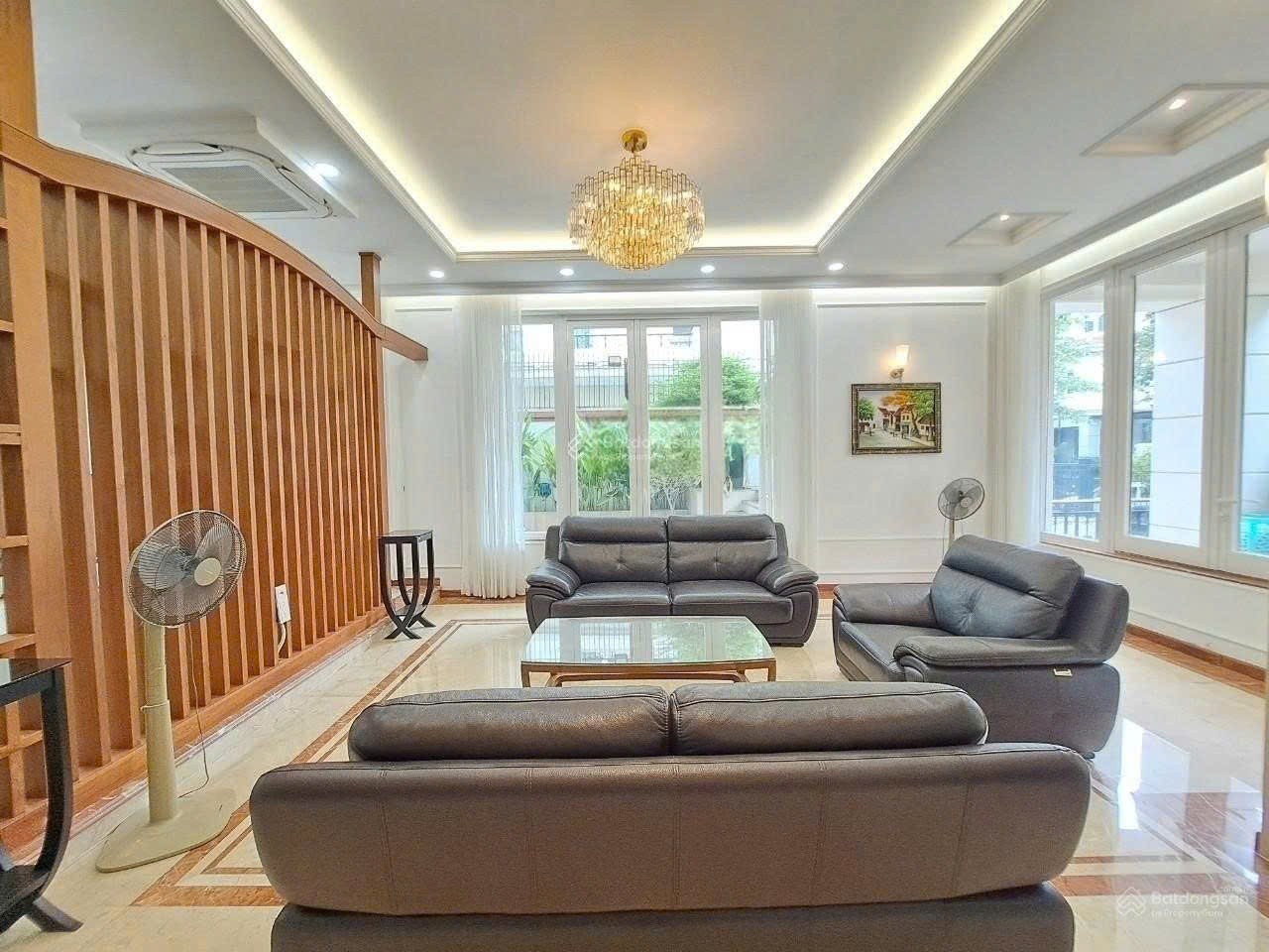 Cho thuê Biệt thự Quận 2, Hồ Chí Minh, Diện tích 331m², Giá Thương lượng 3