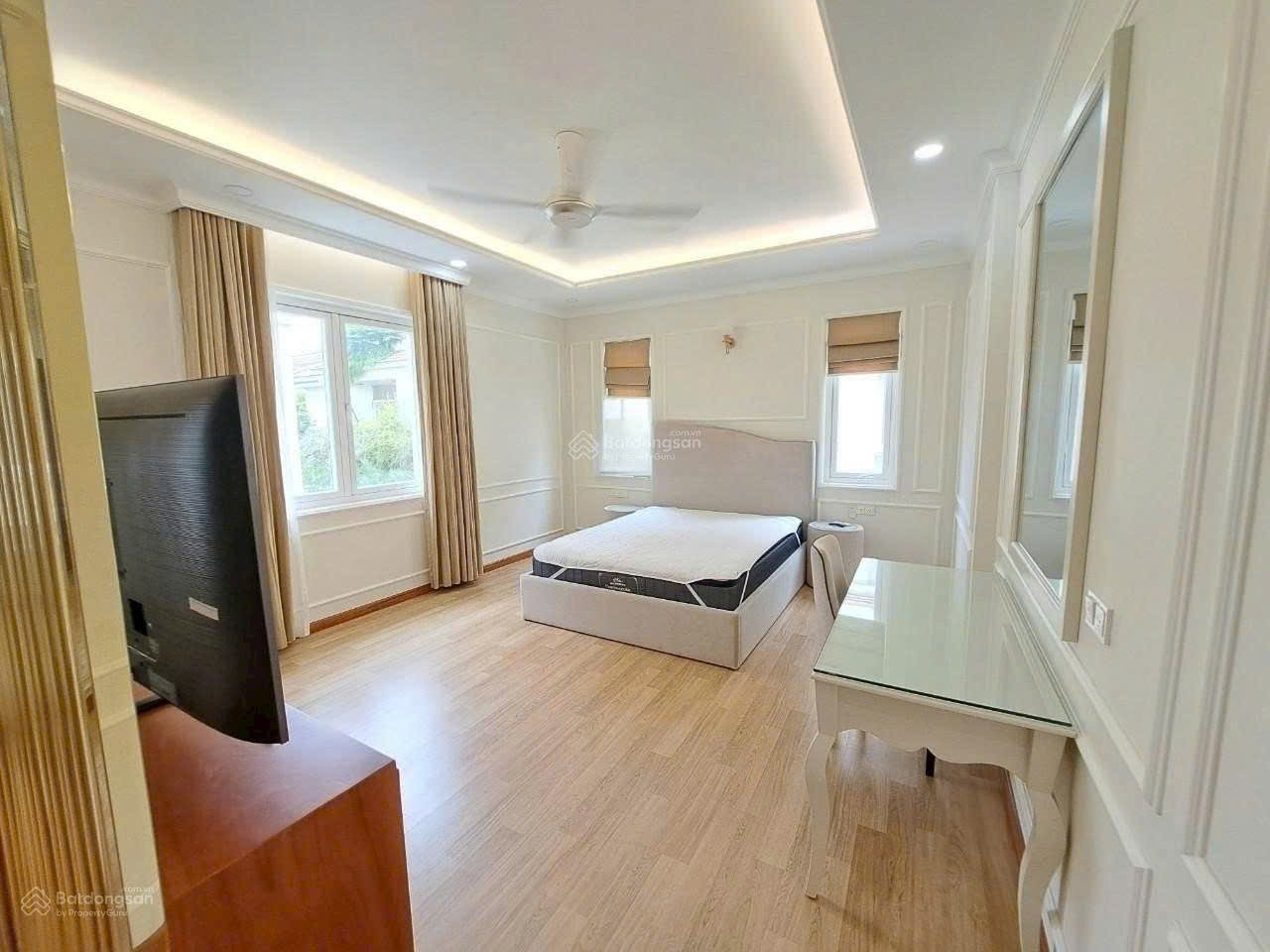 Cho thuê Biệt thự Quận 2, Hồ Chí Minh, Diện tích 331m², Giá Thương lượng 4
