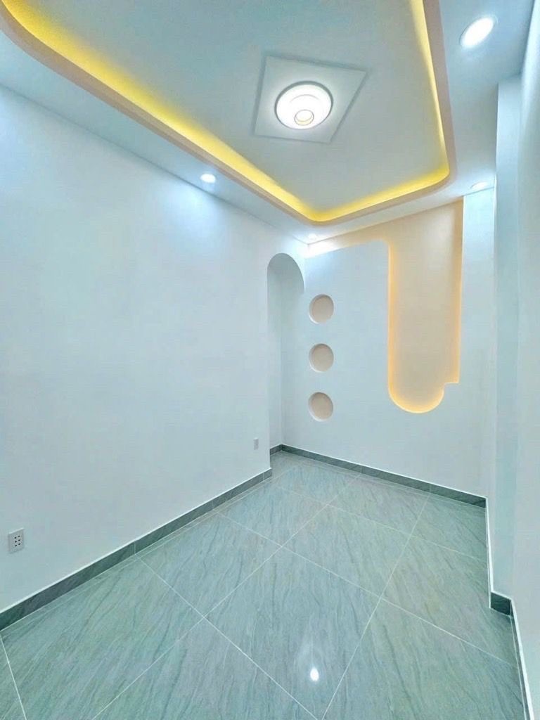 BÁN  NHÀ MỚI  VÀO Ở NGAY- CHỈ 2 .65T- Đ.ĐOÀN VĂN BƠ- GẦN CHỢ 200 Đ.XÓM CHIẾU- HƯỚNG RA TÔN ĐẢN- 4
