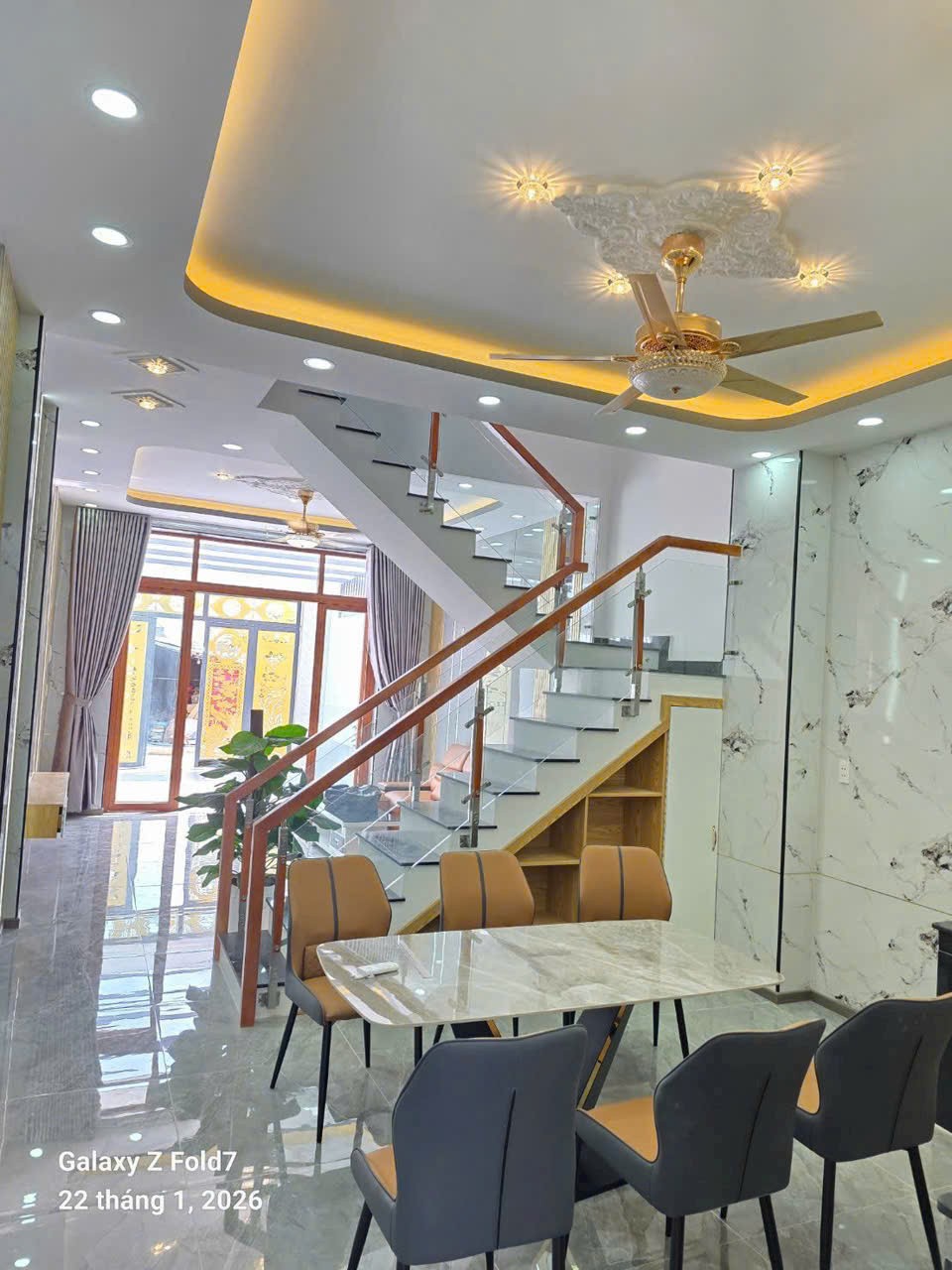 Bán 9 căn nhà mới xây đồng bộ xã Mỹ Hạnh Nam dt dt 112,5m2 1 lầu 4pn,4wc giá 2,55 tỷ /căn 4