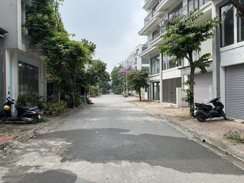 (Bán Gấp 15 Ngày) - Đất Trâu Quỳ Gia Lâm 113m2 - Đối Diện Shophouse Metropolitan 4