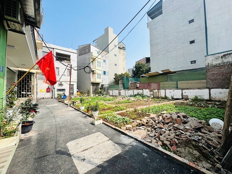 Cần Bán 55,8m2 Đất Ngõ 83.21 Phúc Lợi. Đường Xe Vf3 Ngủ Trong Đất Và Ngay Gần Trường Học Các Cấp 3