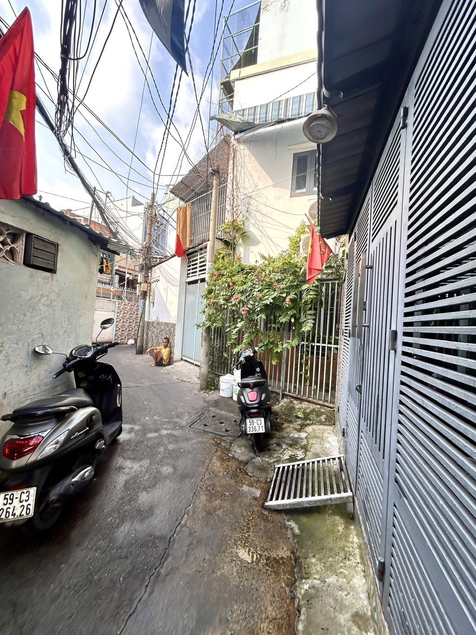 SIÊU PHẢM BÁN NHÀ GIÁ TỐT- Đ.XÓM CHIẾU CHỈ 5 ĐỒNG NHỈNH- GIAO THƯƠNG TÔN ĐẢN VÀ ĐOÀN VĂN BƠ- RA 2