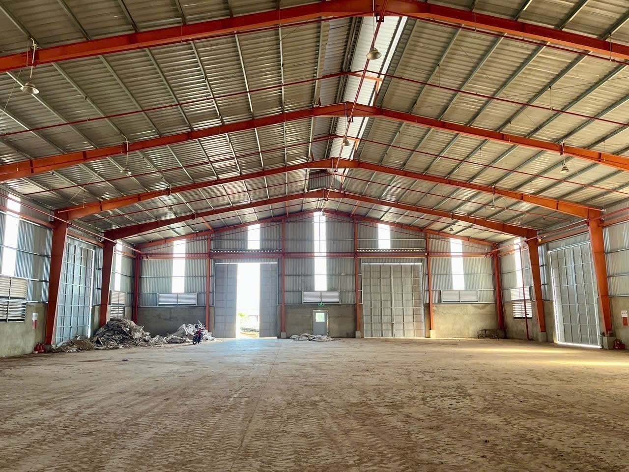 CẦN CHO THUÊ KHO TỪ 300M2 ĐẾN 2400M2, TRANG BỊ SẴN HỆ THỐNG PCCC TỰ ĐỘNG SPINKLER - KCN TRÀ ĐA 5