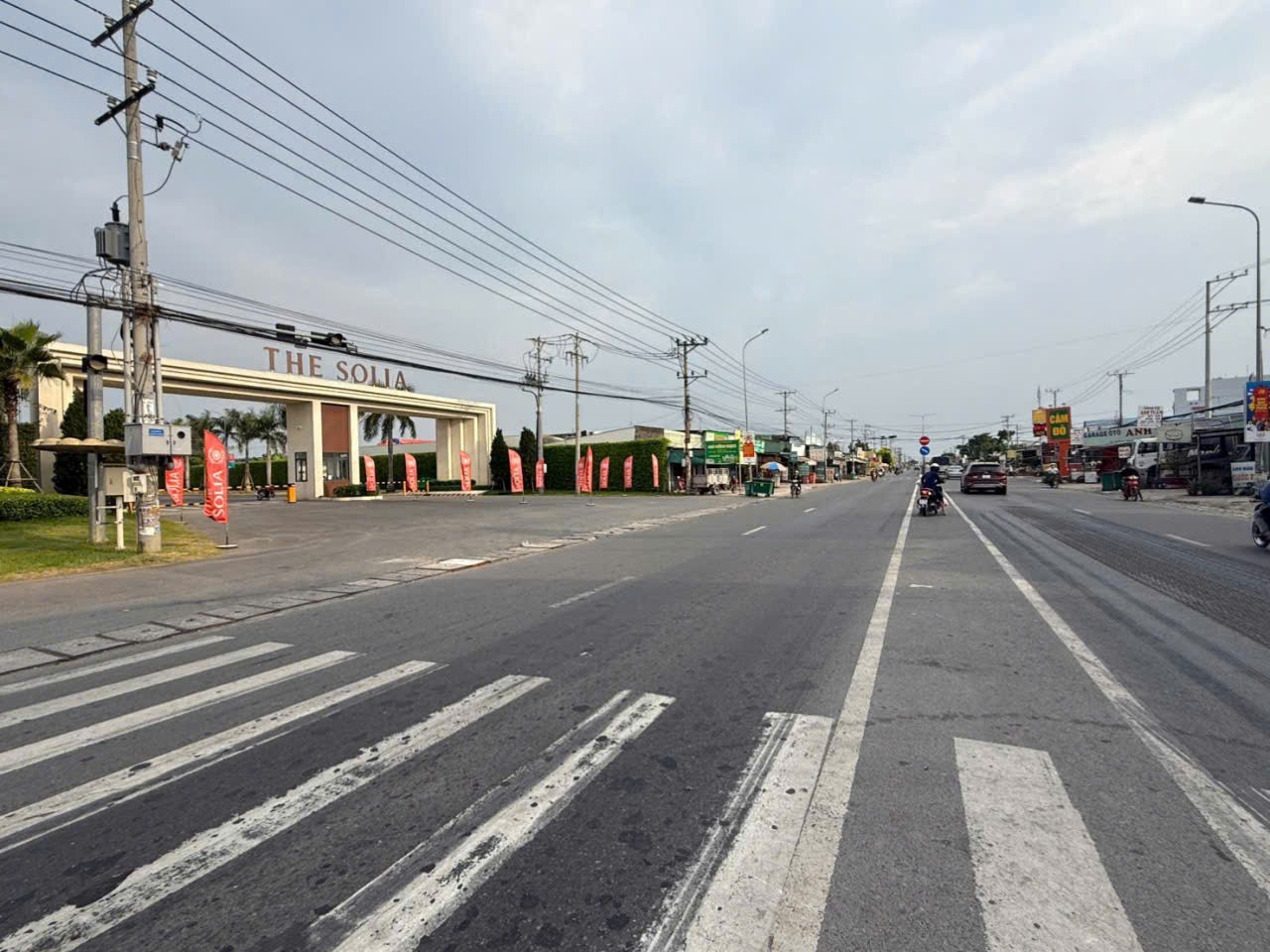 Bán đất thổ lúa mặt tiền ĐT 824 , ấp 8 , Lương Hòa, Bến Lức dt 320m2 ( 130m2 thổ) giá 8,4 tỷ 2