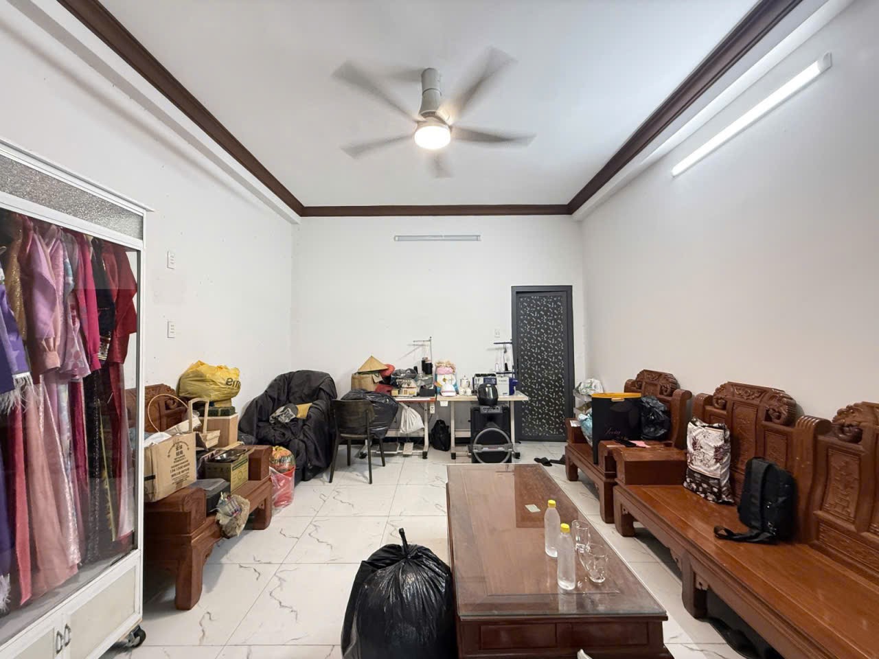 NHÀ 2 TẦNG– GẦN CĐ CÔNG THƯƠNG, Q.9 (CŨ) – 121M² (5 x 24) – 2 TẦNG – 5PN 2WC – HẺM ÔTÔ – THOÁNG 4